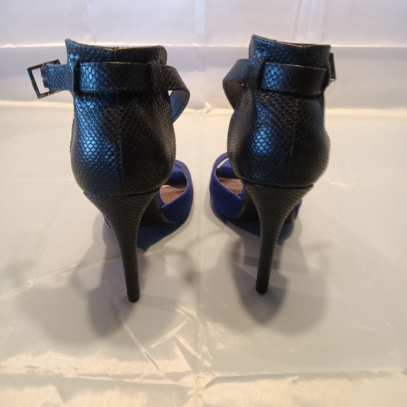 Heel Shoes - Picture 5 of 9